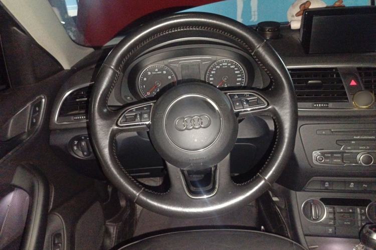 Used Audi Q3 2016 30 TFSI Fashion Model Steering Wheel