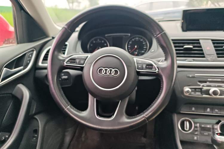 Used Audi Q3 2016 35 TFSI Fashion Model Steering Wheel