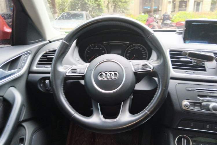 Used Audi Q3 2016 30 TFSI Fashion Model Steering Wheel