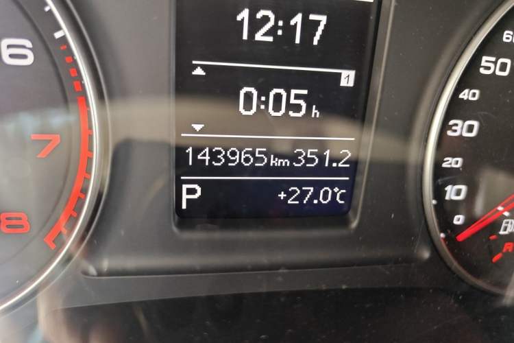 Used Audi Q3 2016 35 TFSI quattro all-wheel-drive style model Odometer Close Up