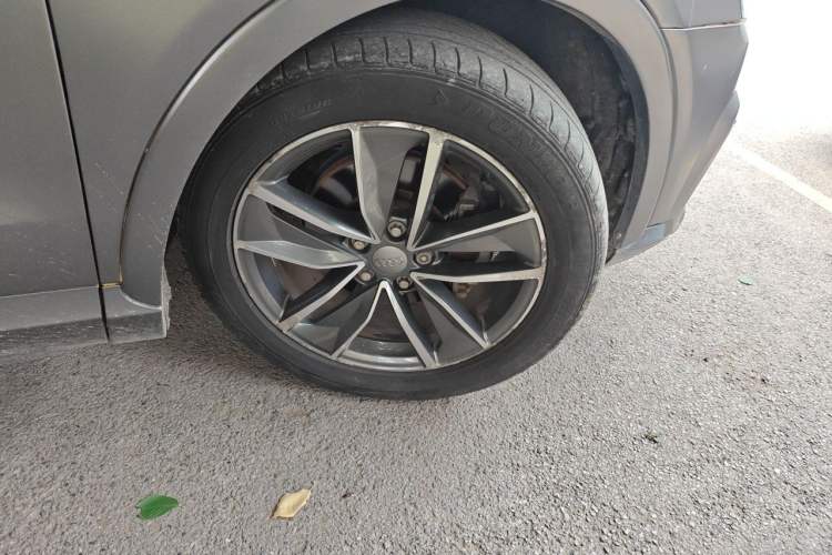 Used Audi Q3 2016 35 TFSI quattro all-wheel-drive style model Right Front Wheel Hub