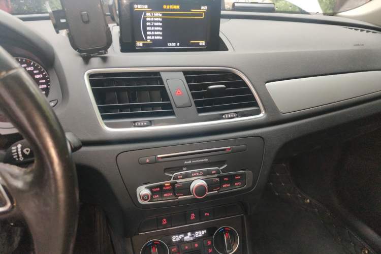 Used Audi Q3 2016 30 TFSI Fashion Model Audio And AC Panel