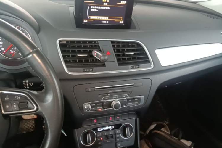 Used Audi Q3 2016 35 TFSI Fashion Model Audio And AC Panel
