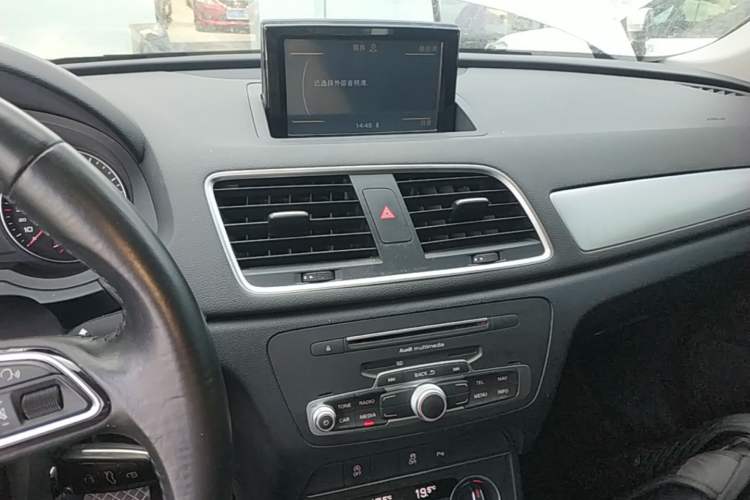Used Audi Q3 2016 35 TFSI Fashion Model Audio And AC Panel