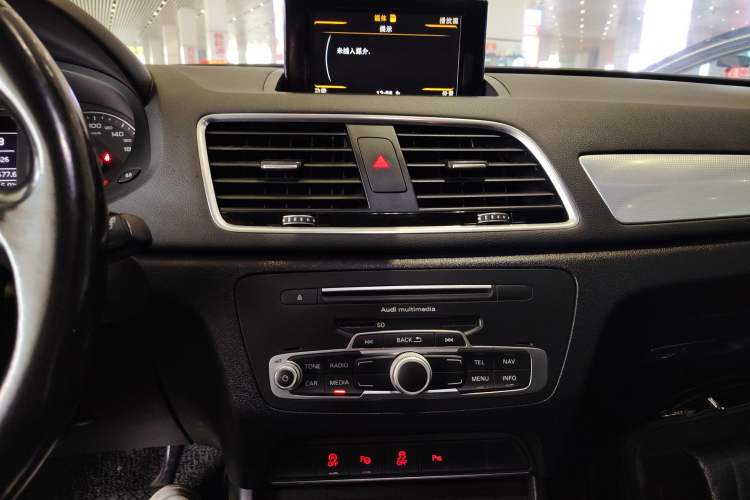 Used Audi Q3 2016 30 TFSI Fashion Model Audio And AC Panel