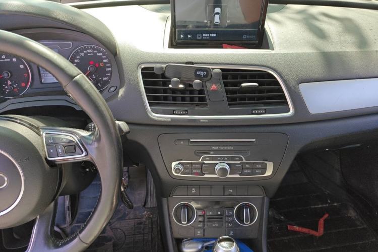 Used Audi Q3 2016 35 TFSI Fashion Model Audio And AC Panel