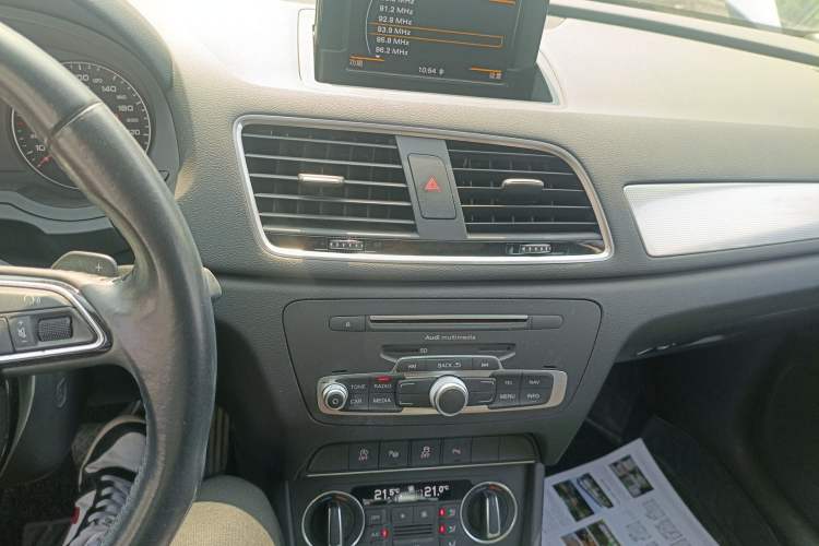 Used Audi Q3 2016 30 TFSI Fashion Model Audio And AC Panel