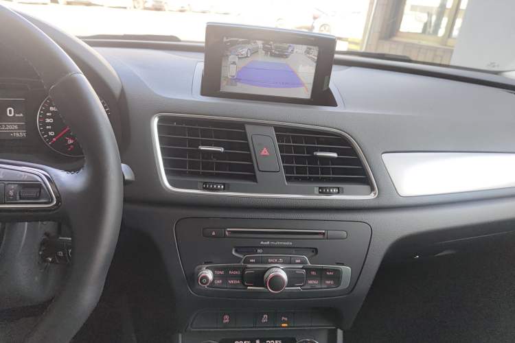 Used Audi Q3 2016 30 TFSI Fashion Model Audio And AC Panel