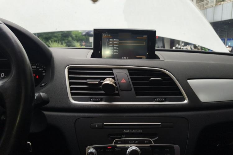 Used Audi Q3 2016 30 TFSI Fashion Model Audio And AC Panel