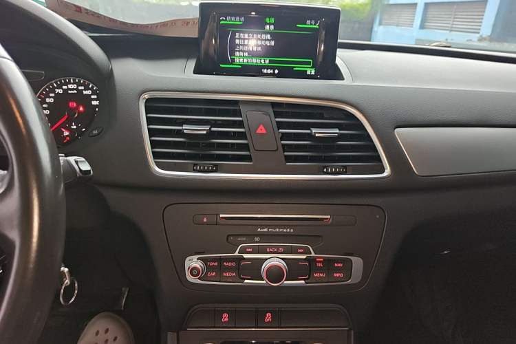 Used Audi Q3 2016 30 TFSI Standard Model Audio And AC Panel