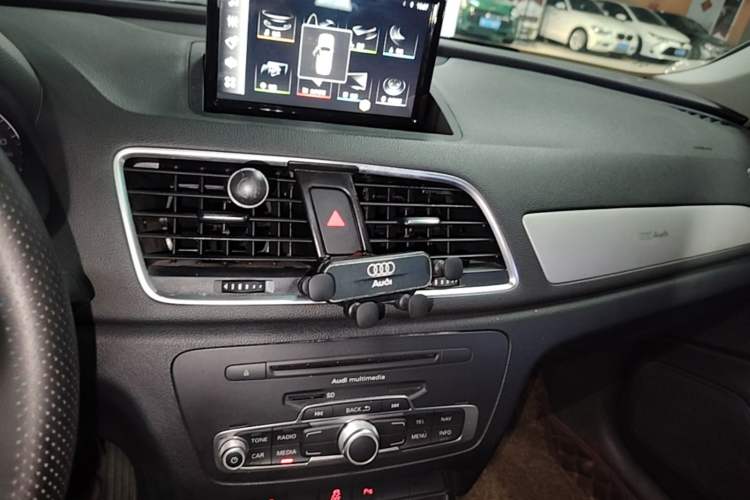 Used Audi Q3 2016 30 TFSI Collector's Edition Intelligent Model Audio And AC Panel
