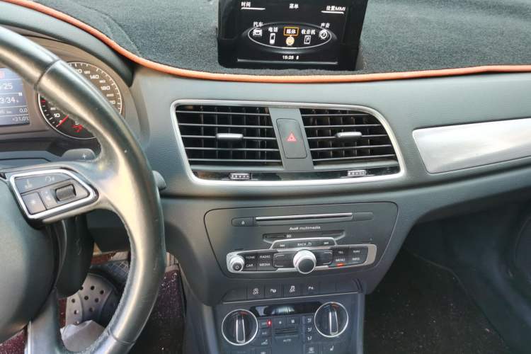 Used Audi Q3 2016 30 TFSI Fashion Model Audio And AC Panel