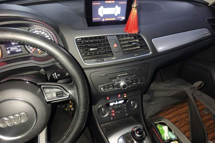 Used Audi Q3 2016 30 TFSI Fashion Model Audio And AC Panel