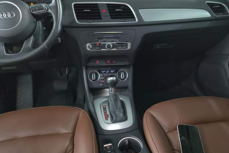 Used Audi Q3 2016 35 TFSI Fashion Model Audio And AC Panel