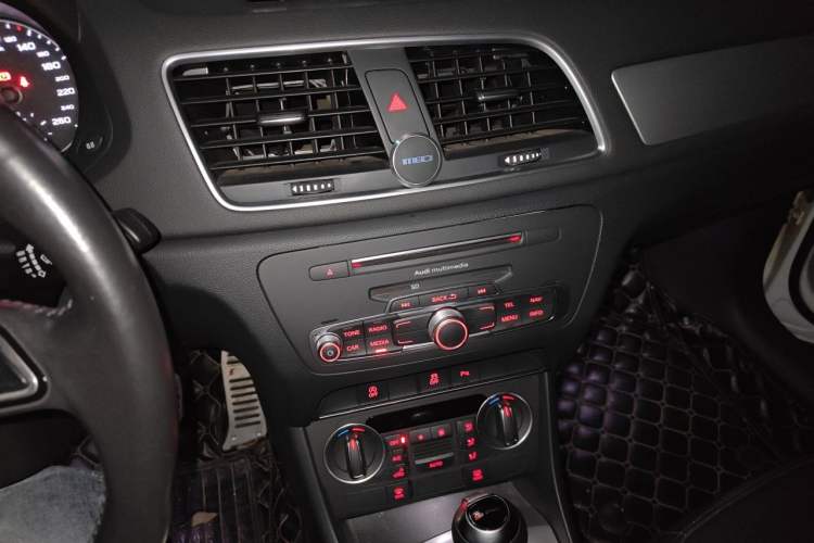 Used Audi Q3 2016 35 TFSI Fashion Model Audio And AC Panel