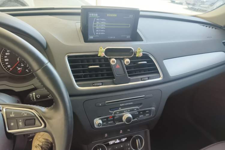 Used Audi Q3 2016 30 TFSI Fashion Model Audio And AC Panel