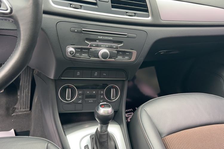 Used Audi Q3 2016 30 TFSI Fashion Model Audio And AC Panel