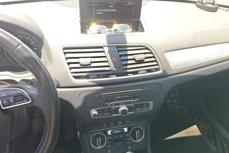 Used Audi Q3 2016 30 TFSI Fashion Model Audio And AC Panel