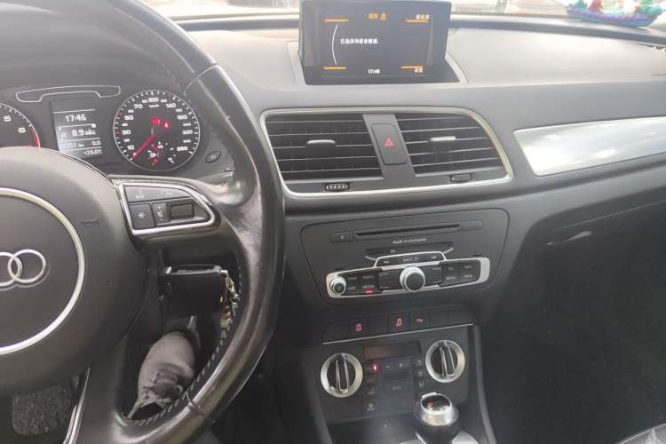 Used Audi Q3 2016 30 TFSI Collector's Edition Comfort Model Audio And AC Panel