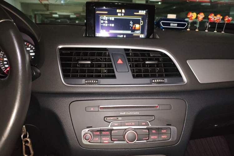 Used Audi Q3 2016 35 TFSI Fashion Model Audio And AC Panel