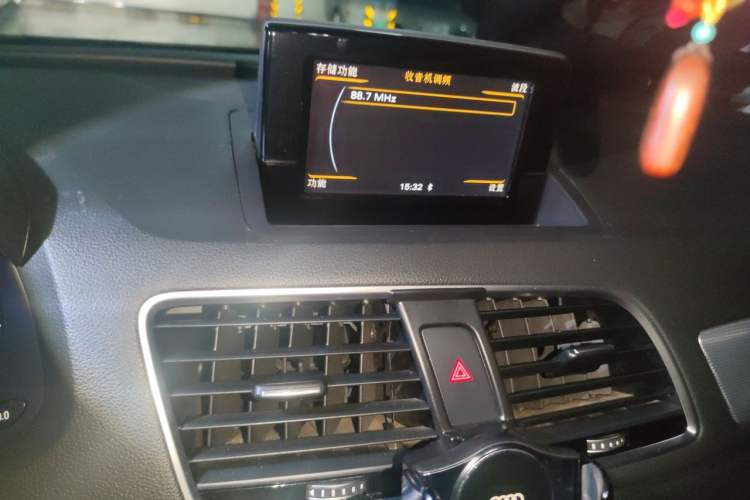Used Audi Q3 2016 35 TFSI quattro all-wheel-drive style model Audio And AC Panel