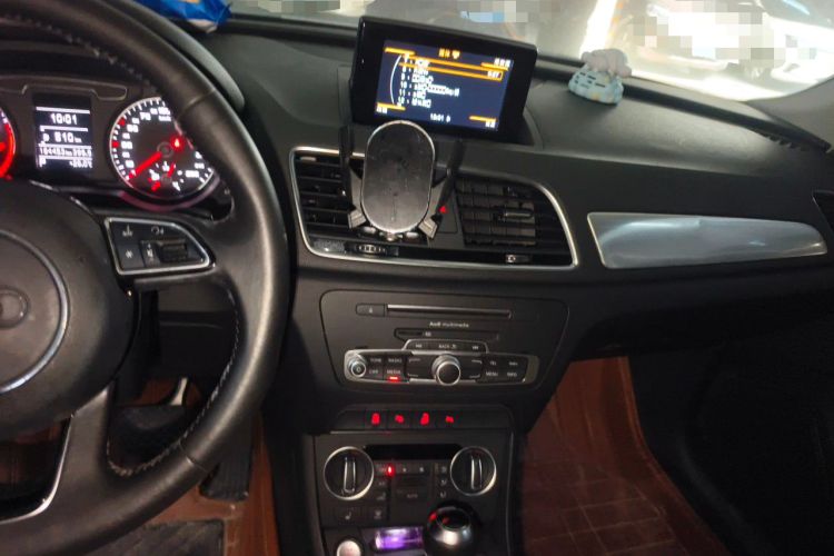 Used Audi Q3 2016 35 TFSI Style Edition Audio And AC Panel