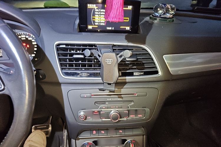 Used Audi Q3 2016 35 TFSI Style Edition Audio And AC Panel