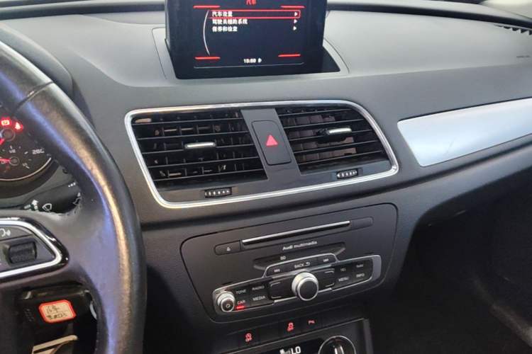 Used Audi Q3 2016 30 TFSI Fashion Model Audio And AC Panel