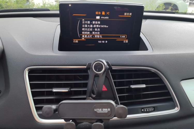 Used Audi Q3 2016 30 TFSI Standard Model Audio And AC Panel