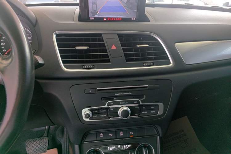 Used Audi Q3 2016 30 TFSI Fashion Model Audio And AC Panel