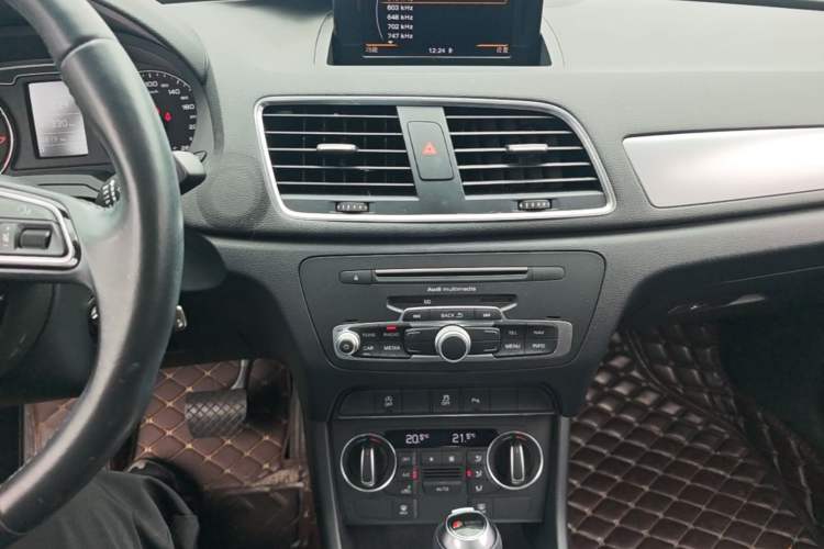 Used Audi Q3 2016 30 TFSI Fashion Model Audio And AC Panel