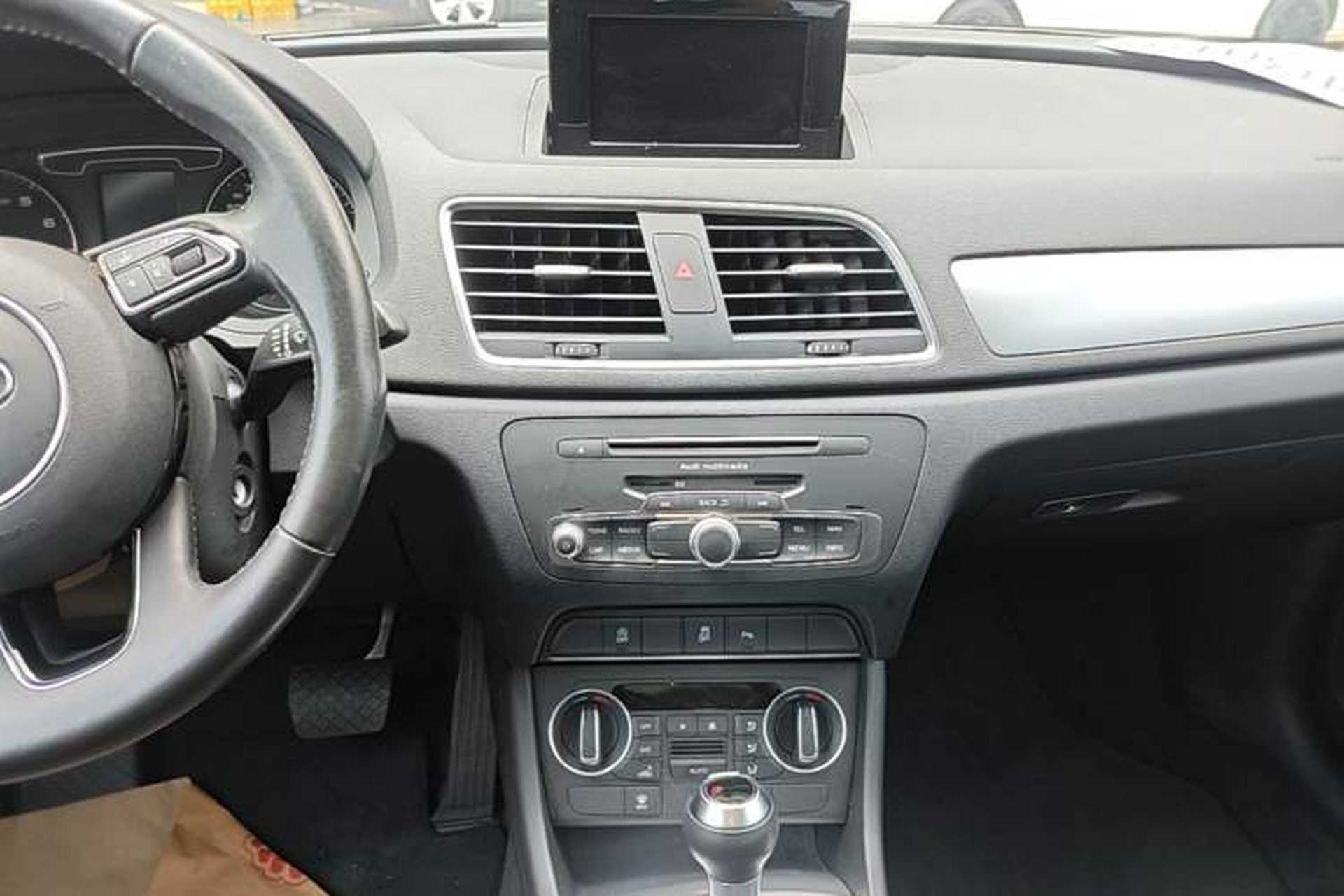 Used Audi Q3 2016 30 TFSI Fashion Model Audio And AC Panel