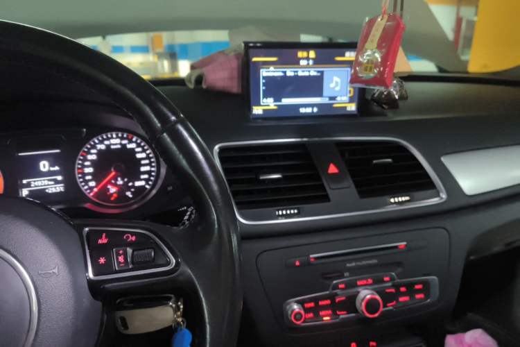 Used Audi Q3 2016 30 TFSI Fashion Model Audio And AC Panel
