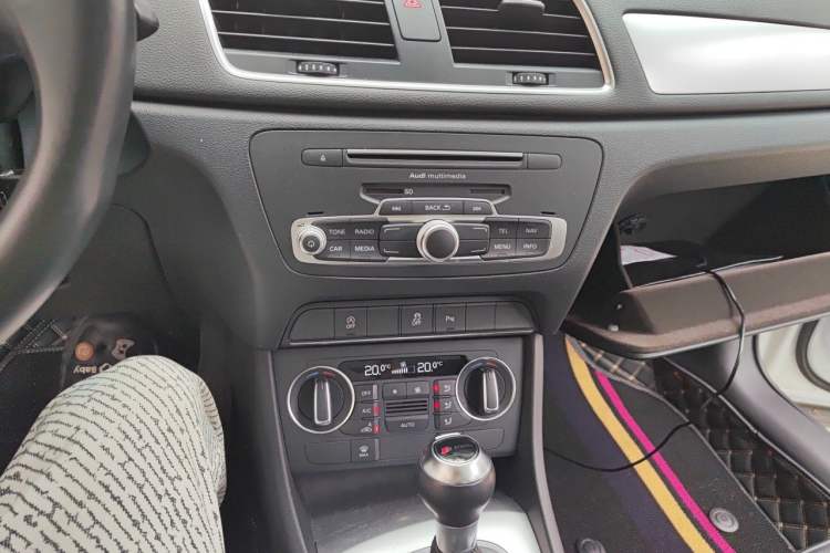 Used Audi Q3 2016 30 TFSI Fashion Model Audio And AC Panel