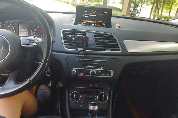 Used Audi Q3 2016 35 TFSI Style Edition Audio And AC Panel