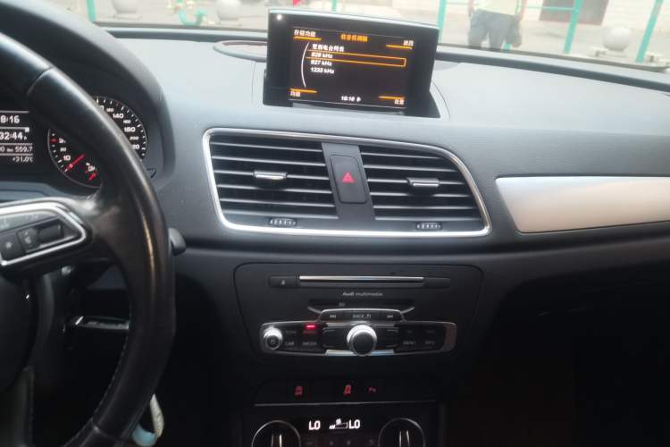 Used Audi Q3 2016 30 TFSI Fashion Model Audio And AC Panel