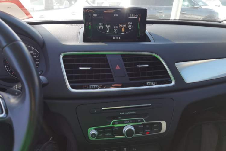 Used Audi Q3 2016 35 TFSI Style Edition Audio And AC Panel