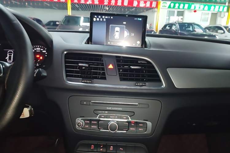 Used Audi Q3 2016 35 TFSI Fashion Model Audio And AC Panel