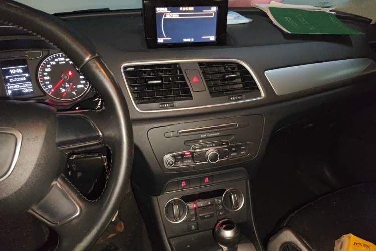 Used Audi Q3 2016 30 TFSI Standard Model Audio And AC Panel