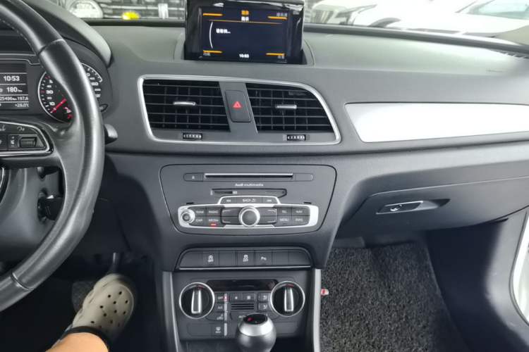 Used Audi Q3 2016 35 TFSI Fashion Model Audio And AC Panel