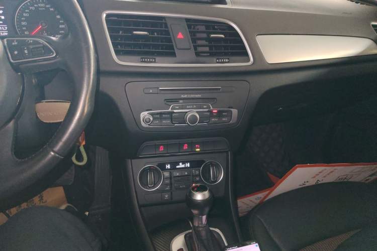 Used Audi Q3 2016 35 TFSI Fashion Model Audio And AC Panel