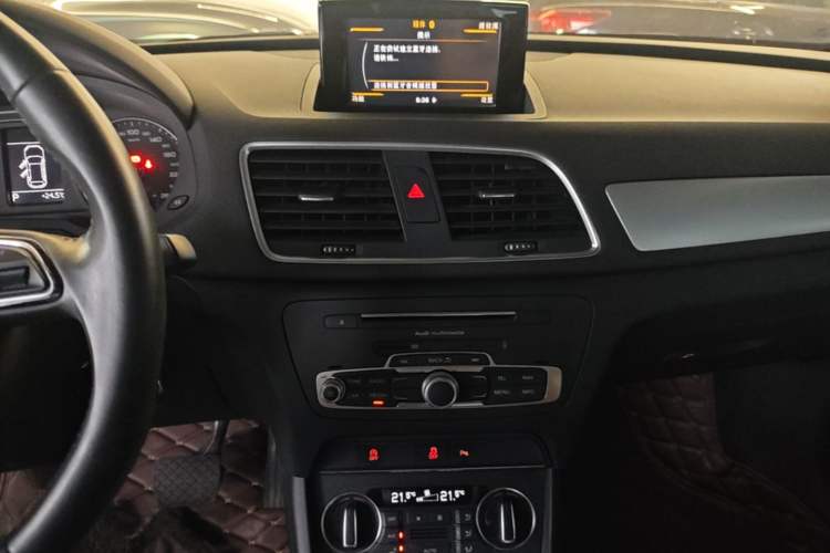 Used Audi Q3 2016 30 TFSI Fashion Model Audio And AC Panel