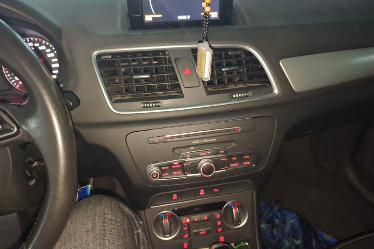 Used Audi Q3 2016 35 TFSI Fashion Model Audio And AC Panel