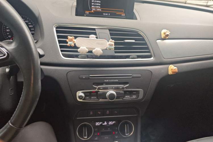 Used Audi Q3 2016 30 TFSI Fashion Model Audio And AC Panel