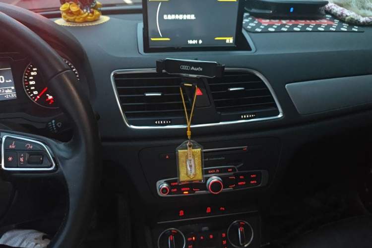 Used Audi Q3 2016 30 TFSI Fashion Model Audio And AC Panel