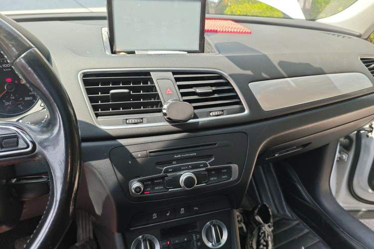 Used Audi Q3 2016 30 TFSI Collector's Edition Comfort Model Audio And AC Panel