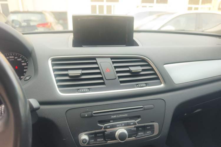 Used Audi Q3 2016 35 TFSI Fashion Model Audio And AC Panel