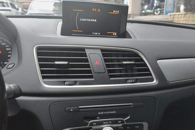 Used Audi Q3 2016 35 TFSI Fashion Model Audio And AC Panel