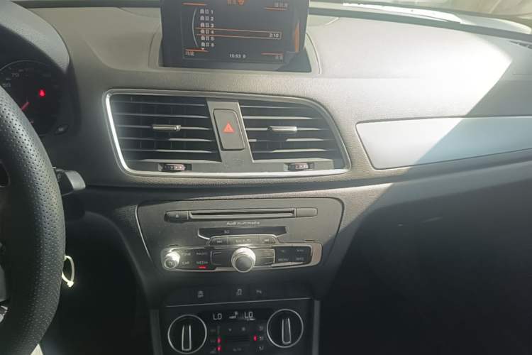 Used Audi Q3 2016 35 TFSI Fashion Model Audio And AC Panel