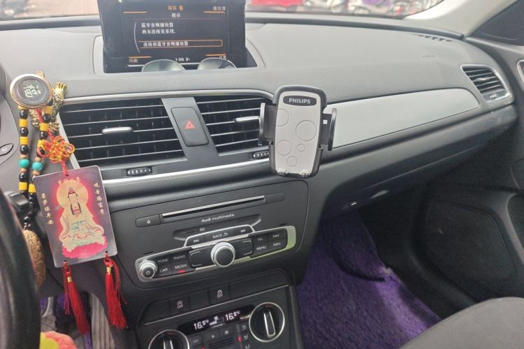 Used Audi Q3 2016 30 TFSI Standard Model Audio And AC Panel
